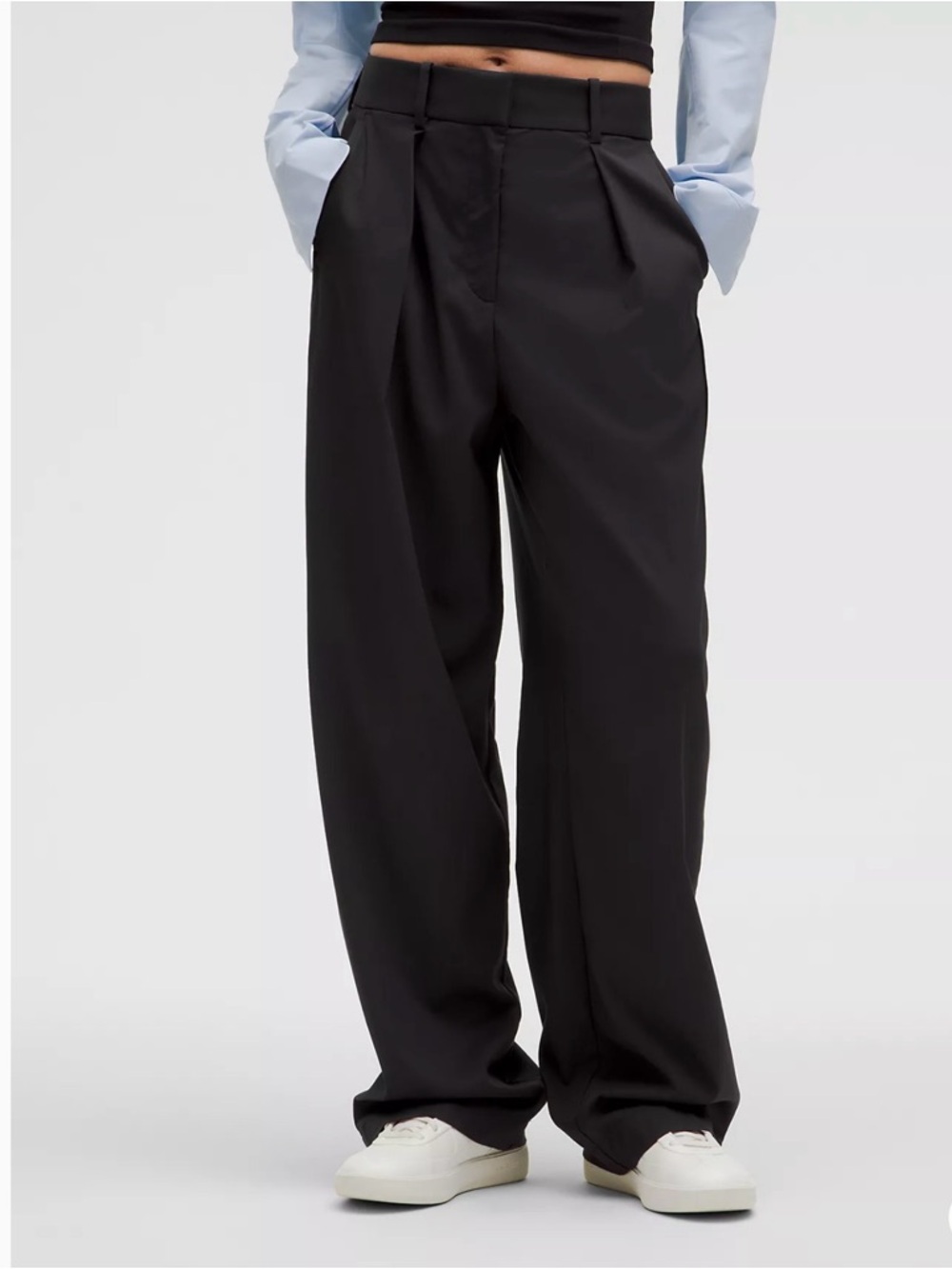 Lululemon Pleat-Front High-Rise Trouser
Regular size 4 color black